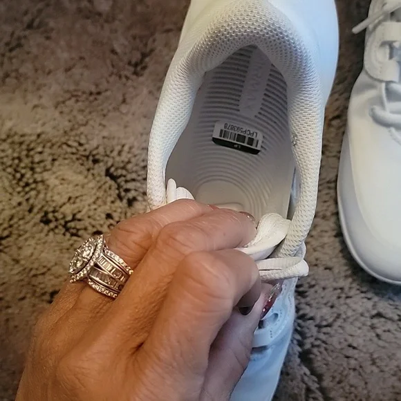 Nike - Picture 3 of 5